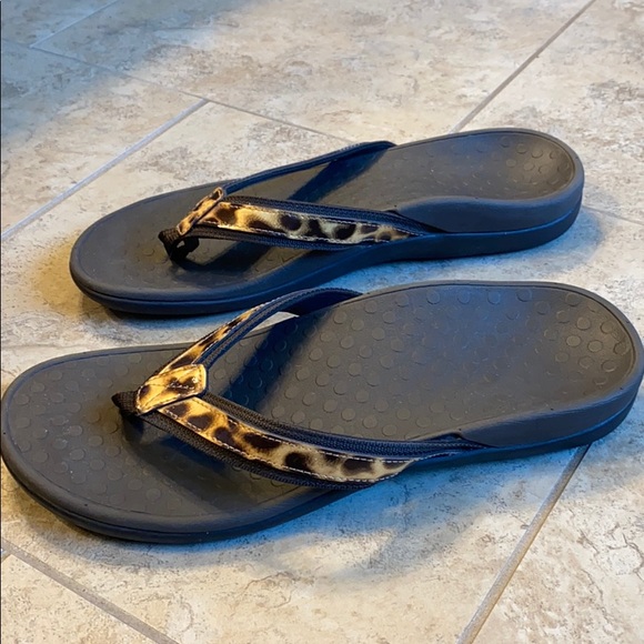 Vionic Flip Flops - Picture 4 of 9